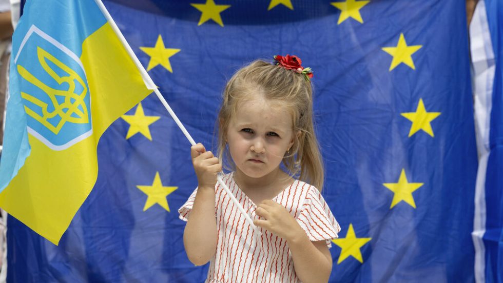 Η Βουδαπέστη είχε κάνει... σημαία το μπλοκάρισμα της ευρωβοήθειας στην Ουκρανία | AP Photo/Yorgos Karahalis