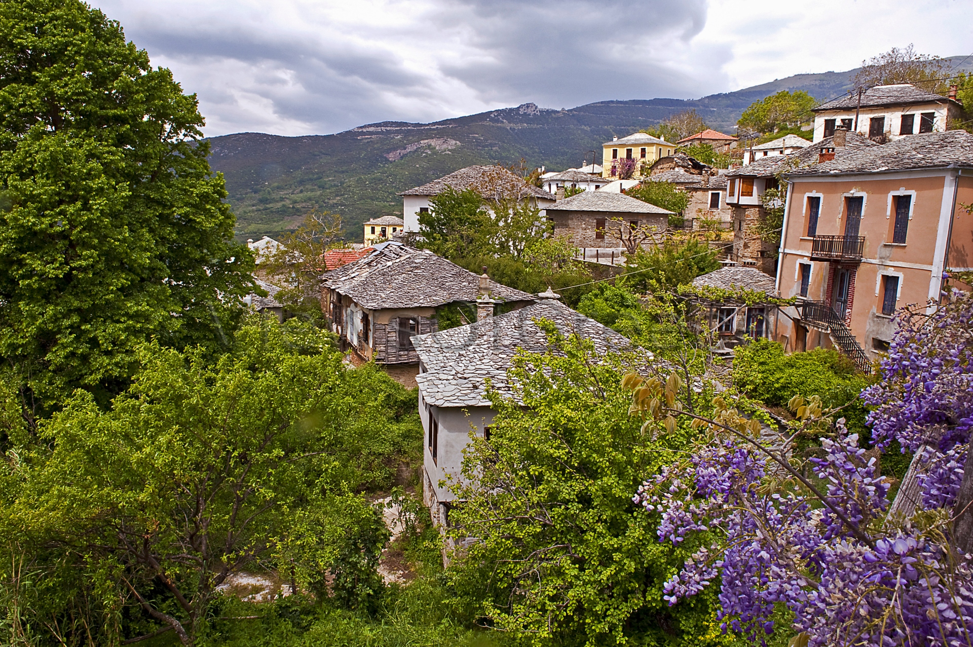 Στις ανθισμένες γειτονιές του Αγίου Λαυρεντίου