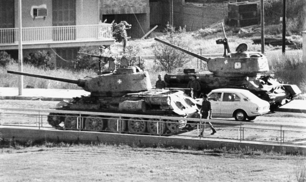 Λευκωσία, 15 Ιουλίου 1974. Επτά χρόνια μετά τις προτάσεις Παπαδόπουλου-Φαρμάκη, ο Ιωαννίδης κάνει το πρώτο βήμα για την υλοποίησή τους