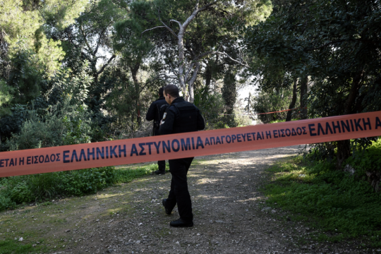 Επίθεση και τραυματισμός δύο ατόμων στον λόφο Φιλοπάππου - Αναζητείται ο δράστης