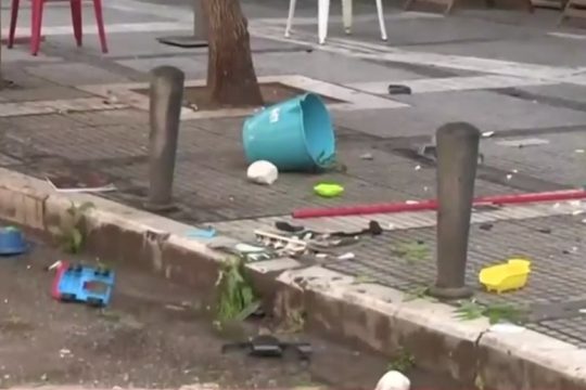 Θεσσαλονίκη: Στο αυτόφωρο η μητέρα του 5χρονου που πετούσε αντικείμενα από μπαλκόνι
