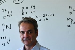 Ανασχηματισμός υπό το κράτος του πανικού