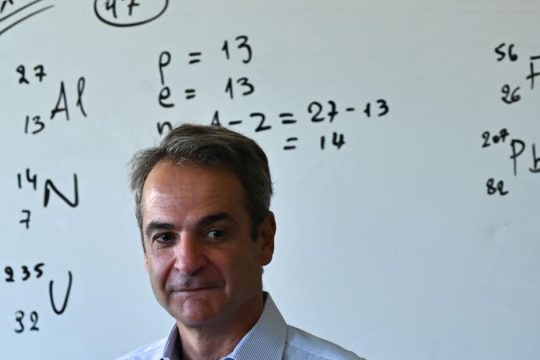 Ανασχηματισμός υπό το κράτος του πανικού