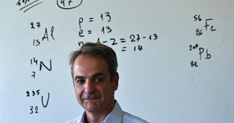 Ανασχηματισμός υπό το κράτος του πανικού