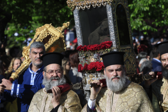 Η πρώτη Ανάσταση στην Κέρκυρα με το έθιμο του τεχνητού σεισμού [βίντεο]