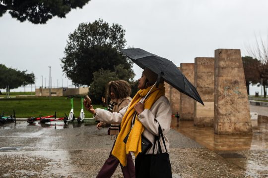 Καιρός: Φθινοπωρινό σκηνικό με βροχές και καταιγίδες από Τετάρτη - Τι λένε Μαρουσάκης-Αρναούτογλου