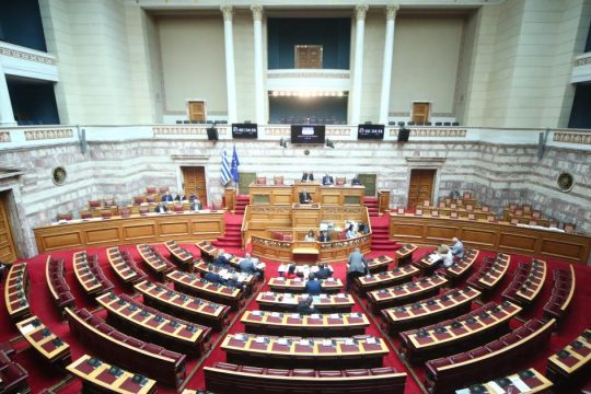 «Ο ΟΠΕΚΕΠΕ ήταν η κότα με τα χρυσά αυγά» - Αιχμηρά σχόλια από την αντιπολίτευση στη Βουλή