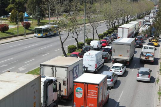 Έξοδος Πάσχα: Ποιοι δρόμοι είναι «στο κόκκινο», που σημειώνονται οι μεγαλύτερες καθυστερήσεις