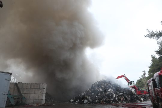 Σαρηγιάννης για φωτιά στο Ωραιόκαστρο: «Προσοχή στο πλύσιμο των αυλών - Δημιουργούνται τοξικές ενώσεις»