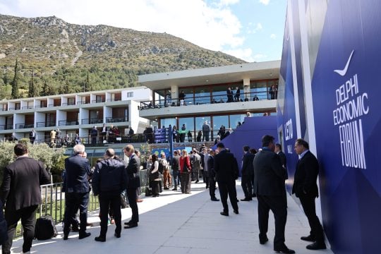 Φόρουμ των Δελφών: Μήνυμα για ευρωπαϊκή θωράκιση απέναντι στο «σοκ Τραμπ» στην οικονομική διακυβέρνηση
