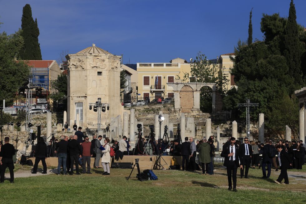 Ο Μακρόν στη Ρωμαϊκή Αγορά: Συζήτηση με τον Κυριάκο Μητσοτάκη – Τι σηματοδοτεί η επίσκεψη