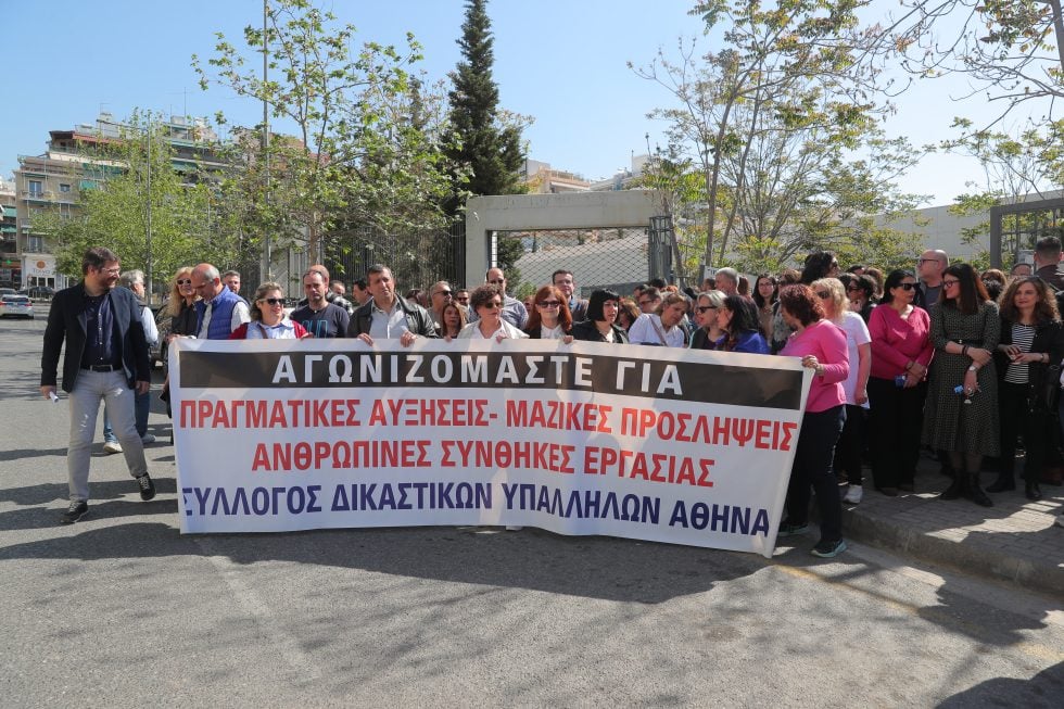 Συνεχίζονται και αύριο οι κινητοποιήσεις των δικαστικών υπαλλήλων – «Δεν είμαστε αναλώσιμοι» [εικόνες – βίντεο]