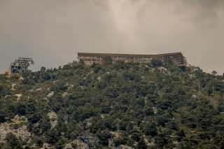 Φωτιά στην Πάρνηθα: Πού στρέφονται οι έρευνες για τα αίτια