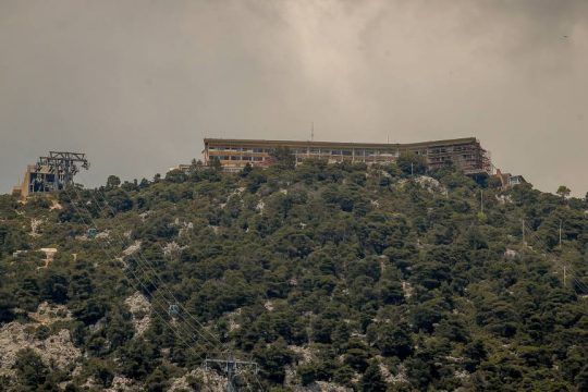 Φωτιά στην Πάρνηθα: Πού στρέφονται οι έρευνες για τα αίτια