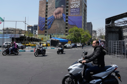 Axios: Πώς η σύγκρουση ΗΠΑ και Ιράν έγινε ο νέος «Ψυχρός Πόλεμος»