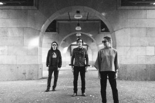 A Place to Bury Strangers: «Χορεύουμε στη άκρη του γκρεμού και νιώθουμε ζωντανοί»