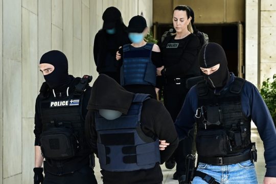 Δολοφονία στον Άγιο Δημήτριο: Τρεις διώξεις για υπόθαλψη εγκληματία - Οδηγούνται στο αυτόφωρο