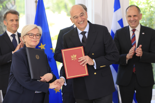 Ο Δένδιας και η Γαλλίδα ομόλογός του υπέγραψαν την ανανέωση της συμφωνίας για τη «Στρατηγική Εταιρική Σχέση»