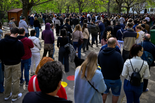 Πολύ μεγάλη συμμετοχή στις ουγγρικές εκλογές - Αναμένεται θρίλερ μεταξύ Όρμπαν και Μάγιαρ