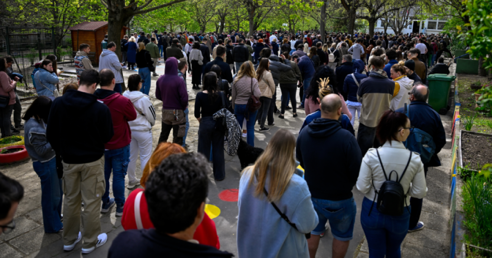 Πολύ μεγάλη συμμετοχή στις ουγγρικές εκλογές - Αναμένεται θρίλερ μεταξύ Όρμπαν και Μάγιαρ