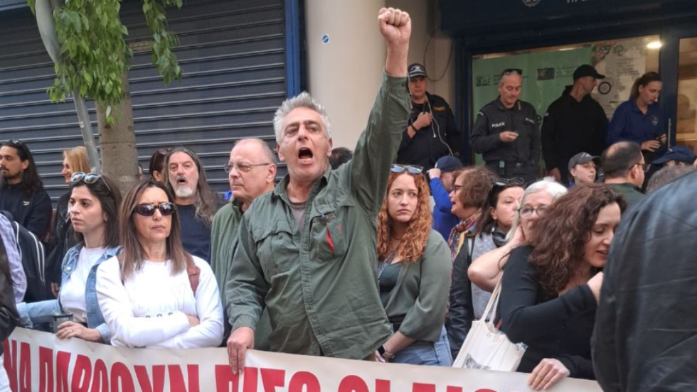 Πειθαρχικά εκπαιδευτικών: Συγκέντρωση υποστήριξης, παρόντες Αχτσιόγλου και Ηλιόπουλος