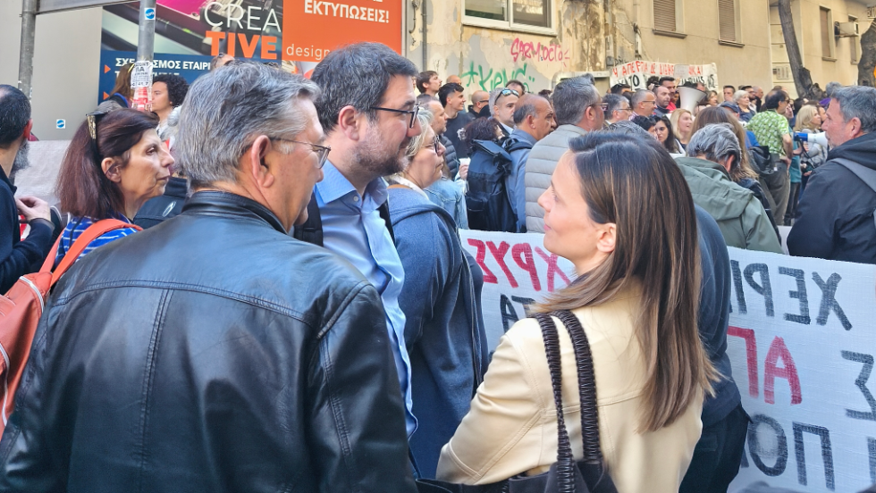 Πειθαρχικά εκπαιδευτικών: Συγκέντρωση υποστήριξης, παρόντες Αχτσιόγλου και Ηλιόπουλος