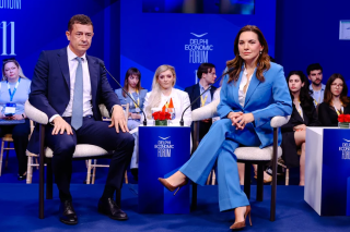 Κεφαλογιάννη από το Φόρουμ των Δελφών: Καμία ανησυχία για τον τουρισμό – Ευρωπαϊκή πρόκληση το κόστος καυσίμων