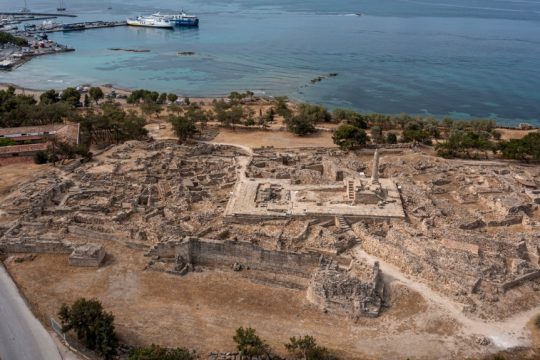 Κοσμήματα, περιδέραια, φύλλα χρυσού: Πολύτιμα ευρήματα ήρθαν στο φως σε ανασκαφή στην Αίγινα [εικόνες]