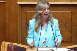 Μερόπη Τζούφη: Η κυβέρνηση επιτρέπει τις κεραίες δίπλα σε σχολεία της Ανατολής Ιωαννίνων