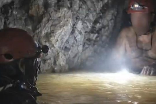 Μεταλλωρύχος επέζησε για δύο εβδομάδες σε πλημμυρισμένη υπόγεια στοά - Η ανατριχιαστική στιγμή της διάσωσης [βίντεο]