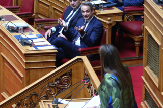 Kόντρα Μητσοτάκη και Κωνσταντοπούλου στη Βουλή: «Υιοθετήσατε την αθλιότητα για την κόρη μου» - «Η πιο άθλια ομιλία»