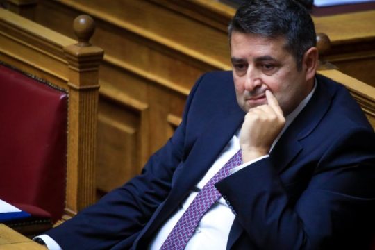 Ώρες αγωνίας για τον Γιώργο Μυλωνάκη - Πλήθος κυβερνητικών στελεχών στο πλευρό του [βίντεο]