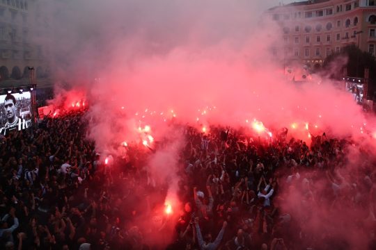 ΠΑΟΚ 100 χρόνια: «Πήρε φωτιά» η πλατεία Αριστοτέλους [εικόνες - βίντεο]
