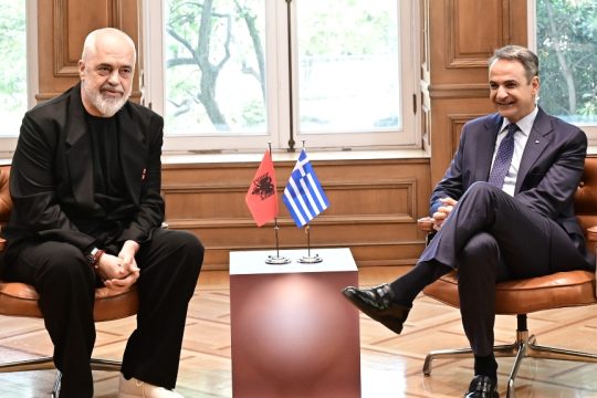 Ο Ράμα... casual στο Μαξίμου: «Ζητώ συγγνώμη, τα ΜΜΕ θα πουν ότι δεν ήμουν καλά ενημερωμένος»
