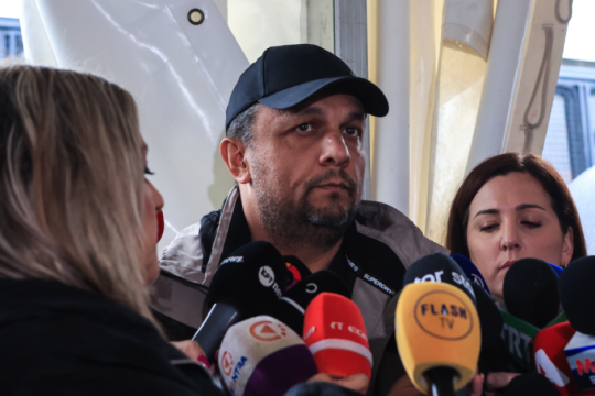 Πάνος Ρούτσι: Με έσπρωξαν με τόση δύναμη που ακόμα πονάει ο αυχένας μου [βίντεο]