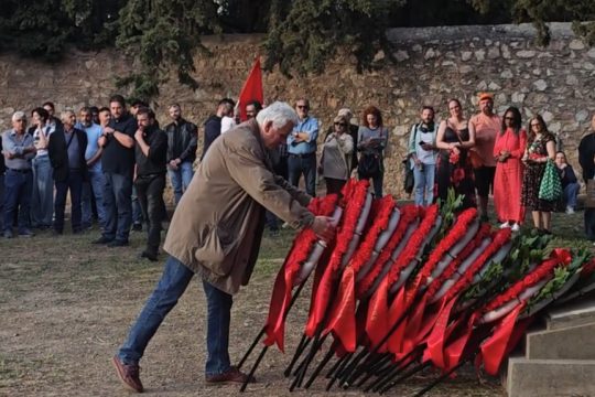 Εργατική Πρωτομαγιά: Στο Σκοπευτήριο η πρώτη κατάθεση στεφάνων - «Από το Σικάγο στην Καισαριανή» [βίντεο]