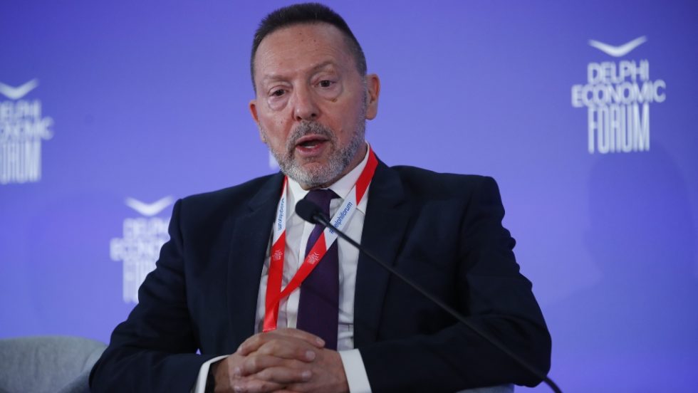 Στουρνάρας στο Delphi Forum: Η ΕΚΤ να τηρήσει στάση αναμονής για τα επιτόκια