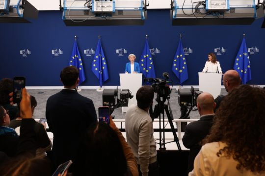 Οι τρεις προτάσεις Κομισιόν για την ενέργεια: «Παρατηρητήριο» καυσίμων, vouchers και στο βάθος απελευθέρωση αποθεμάτων