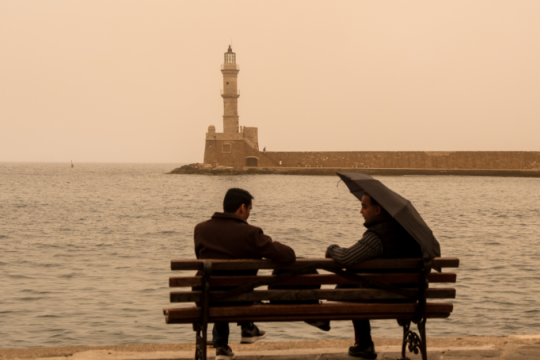 Καιρός με αφρικανική σκόνη και λασποβροχές: Ο Κολυδάς εξηγεί τι φαινόμενα αναμένουμε
