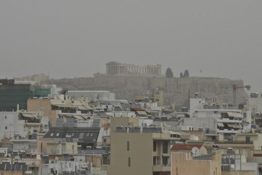 Καιρός: Υψηλές θερμοκρασίες και αφρικανική σκόνη σήμερα – Πού θα σημειωθούν λασποβροχές