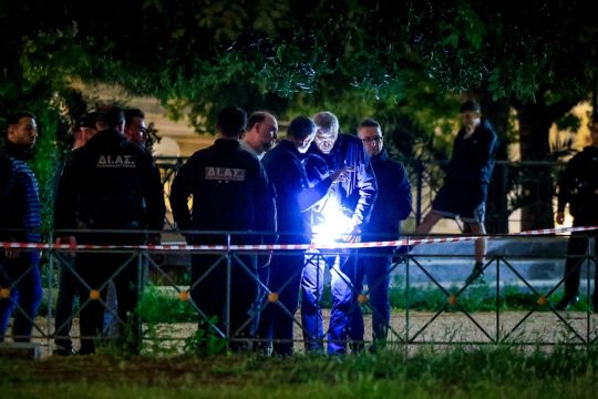 O φόνος του καπετάνιου και ο αποχαιρετισμός του πατέρα