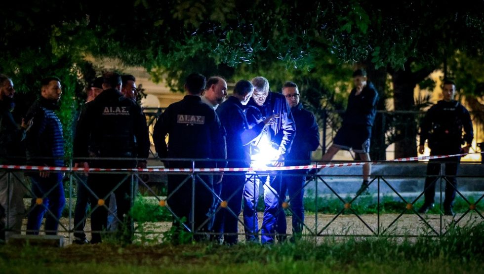 O φόνος του καπετάνιου και ο αποχαιρετισμός του πατέρα