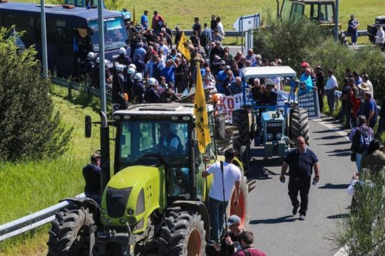 Στον δρόμο ξανά οι αγρότες της Καρδίτσας - Μπλόκο στον Ε65 για τον ΟΠΕΚΕΠΕ