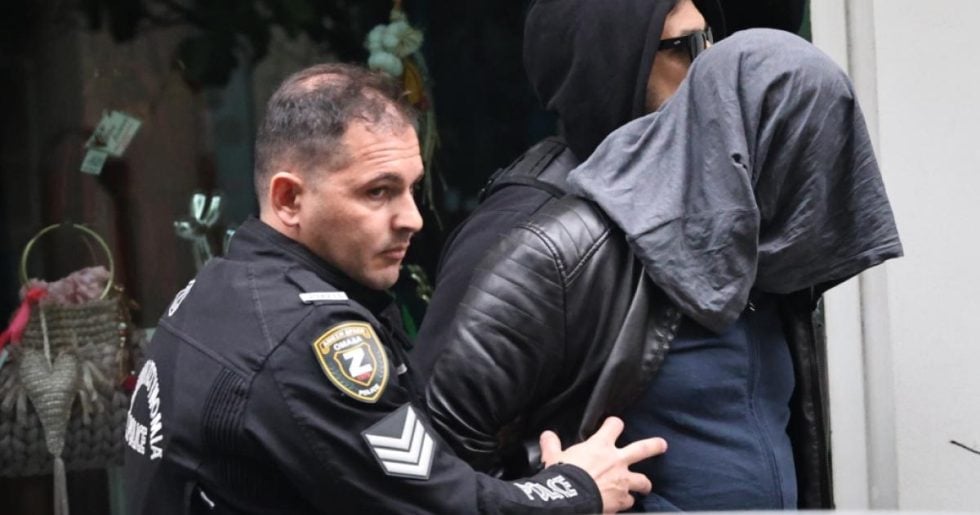 Κολοκοτρώνη - Πτώση γυναίκας από 3ο όροφο: «Βγήκε από το διαμέρισμα και μετά δεν ξέρω πώς έπεσε», λέει ο άνδρας