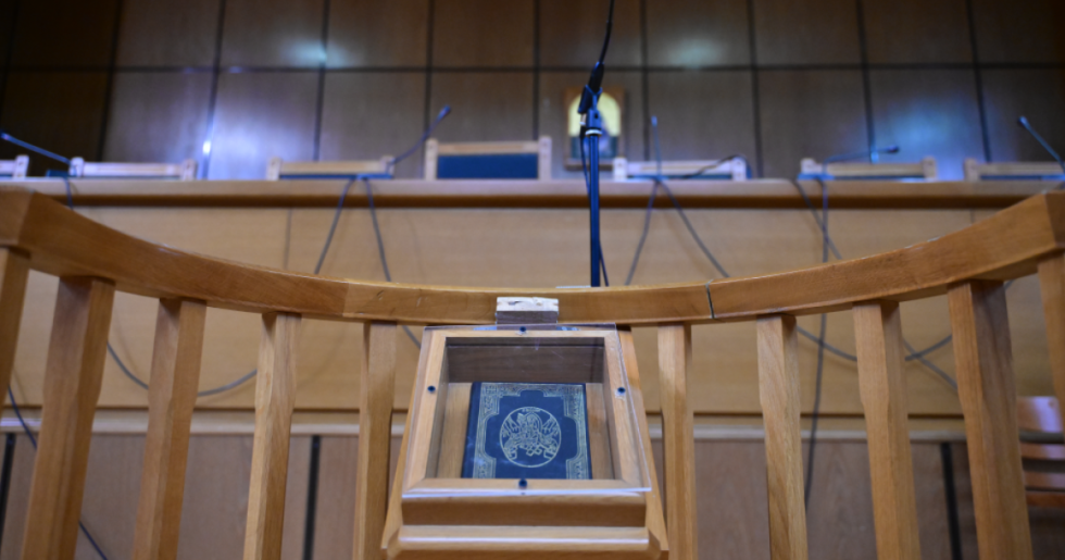 Τέσσερις φορές ισόβια στον πρώην αστυνομικό της Βουλής για τη σεξουαλική κακοποίηση των 4 παιδιών - Αθώα η μητέρα