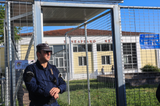 «Ανθρώπινο λάθος» και ευθύνες σε σταθμάρχες και επιθεωρητή: Η στάση του Δημοσίου στη δίκη των Τεμπών