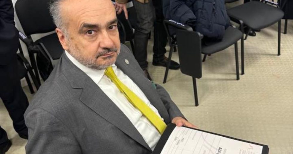 Βερβεσός για αίθουσα δίκης Τεμπών: «Με δικογραφία 20.000 σελίδων σε καρεκλάκι λες και δίνουμε lower»