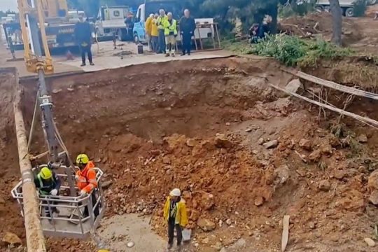 Κακοκαιρία Erminio: «Κόπηκε» στα δύo κεντρικός δρόμος που συνδέει Καλλιτεχνούπολη με Λ. Μαραθώνος