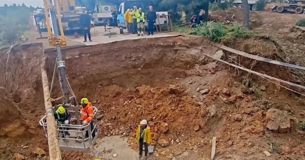 Κακοκαιρία Erminio: «Κόπηκε» στα δύo κεντρικός δρόμος που συνδέει Καλλιτεχνούπολη με Λ. Μαραθώνος