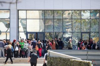 Πρωτοσέλιδο στα διεθνή ΜΜΕ η υπόθεση του 89χρονου: Πώς κάλυψαν τη διπλή επίθεση στην Αθήνα